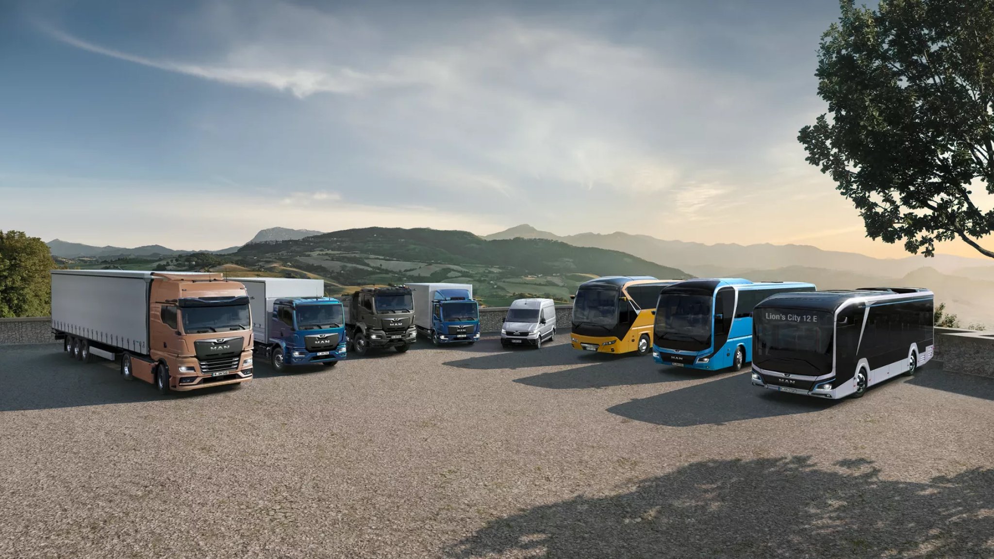Flota de autobuses MAN al atardecer
